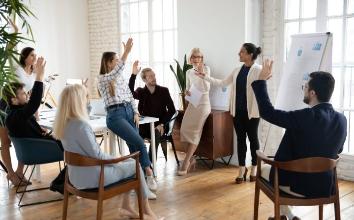 AdobeStock_course_meeting_group_class_411903819