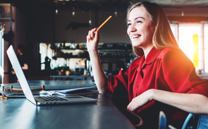 AdobeStock_online_study_computer_laptop_woman_work_330785796